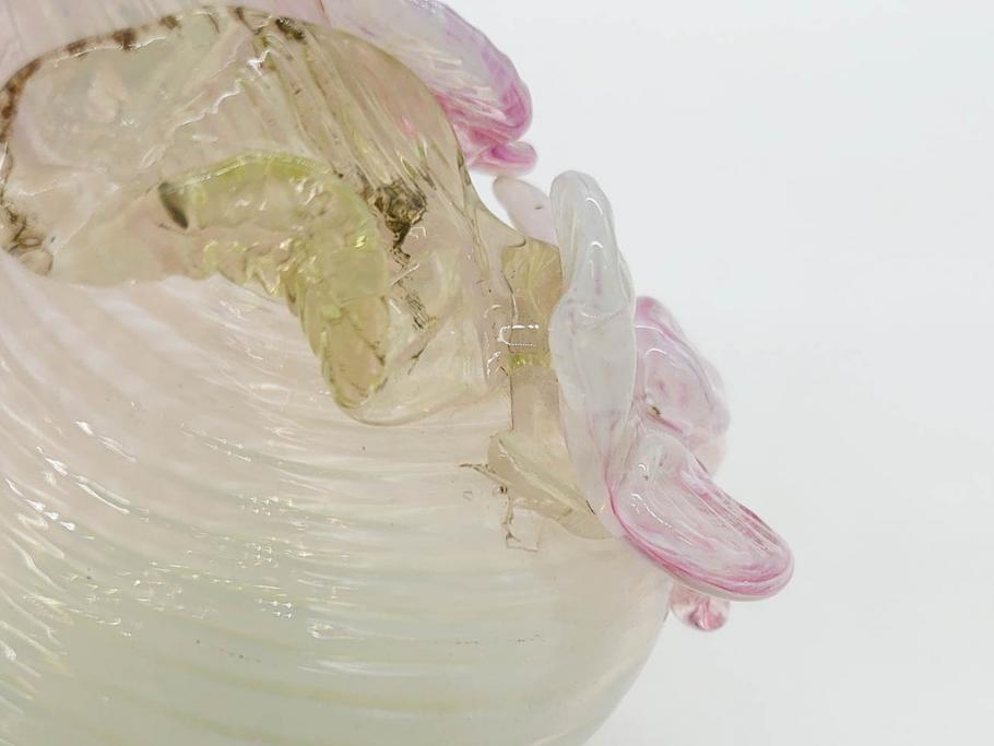 西洋アンティーク　ヴァセリンガラス　ウラン　繊細で華やかな装飾が目を惹く花瓶(花器、花入、フラワーベース、ワセリンガラス、木箱付き)(R061964)