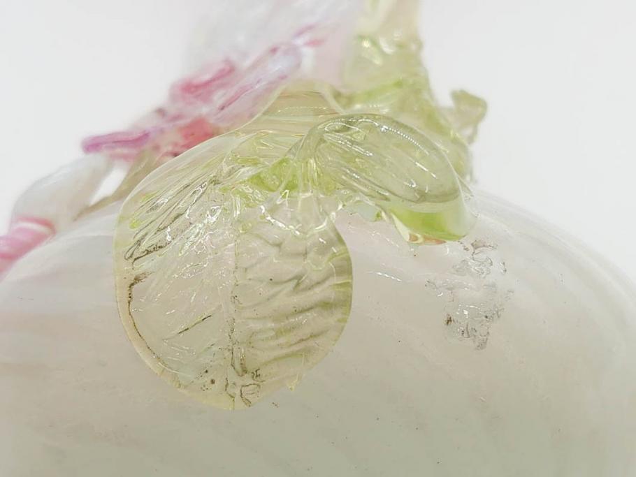 西洋アンティーク　ヴァセリンガラス　ウラン　繊細で華やかな装飾が目を惹く花瓶(花器、花入、フラワーベース、ワセリンガラス、木箱付き)(R061964)