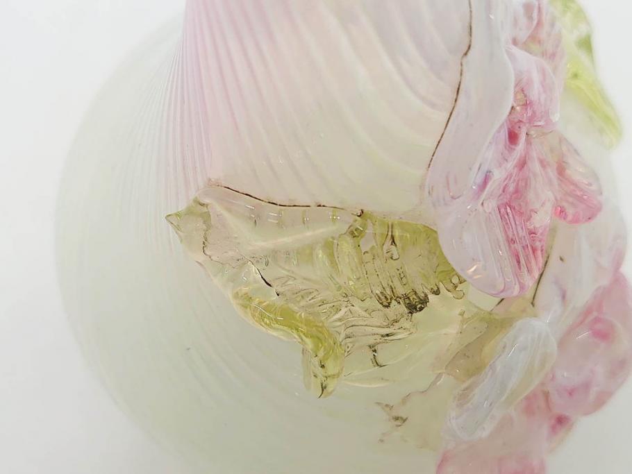 西洋アンティーク　ヴァセリンガラス　ウラン　繊細で華やかな装飾が目を惹く花瓶(花器、花入、フラワーベース、ワセリンガラス、木箱付き)(R061964)