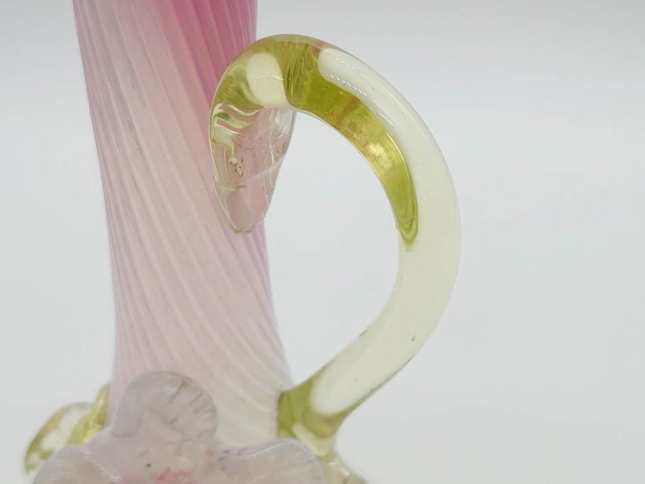 西洋アンティーク　ヴァセリンガラス　ウラン　繊細で華やかな装飾が目を惹く花瓶(花器、花入、フラワーベース、ワセリンガラス、木箱付き)(R061964)