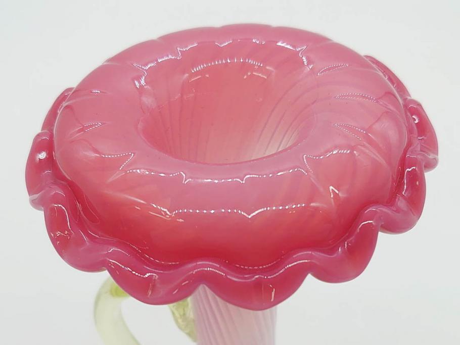西洋アンティーク　ヴァセリンガラス　ウラン　繊細で華やかな装飾が目を惹く花瓶(花器、花入、フラワーベース、ワセリンガラス、木箱付き)(R061964)