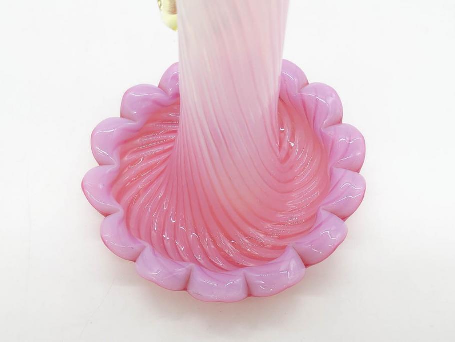 西洋アンティーク　ヴァセリンガラス　ウラン　繊細で華やかな装飾が目を惹く花瓶(花器、花入、フラワーベース、ワセリンガラス、木箱付き)(R061964)