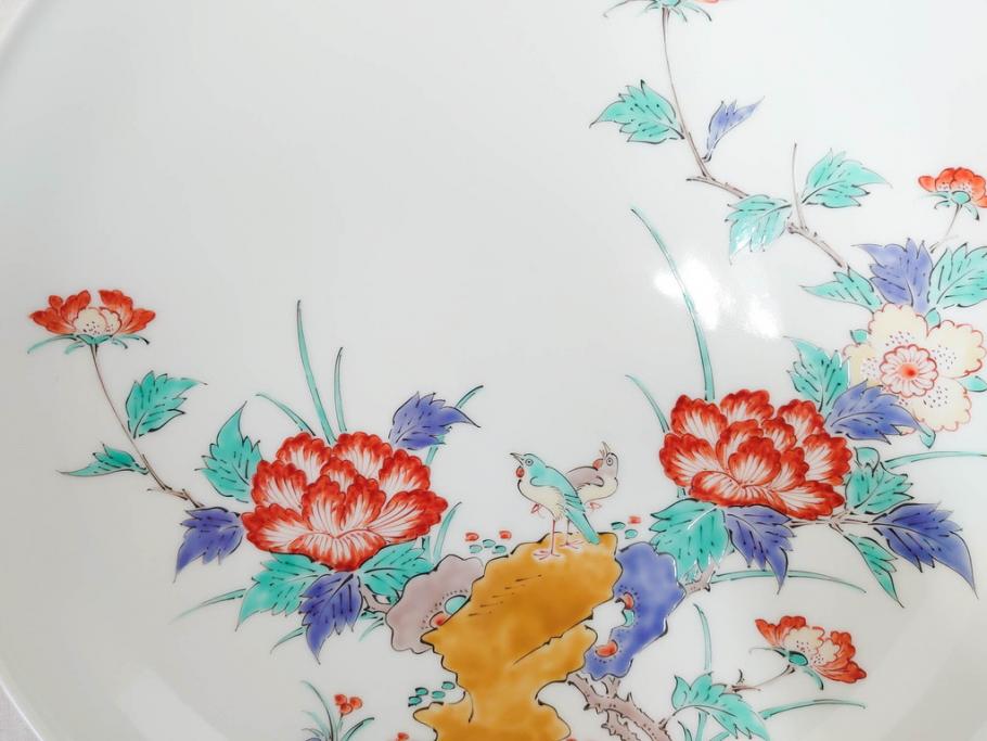 重要無形文化財　人間国宝　十四代　酒井田柿右衛門　錦　牡丹鳥文　約30cm　9.9寸　一つ一つ丁寧に描かれた色絵が美しい額皿(大皿、和皿、飾り皿、和食器、共箱付き、九寸九分)(R-075542)