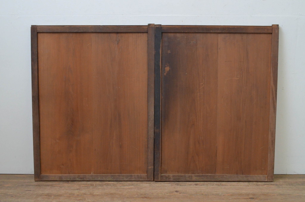 アンティーク建具　杉材　時代の流れを感じさせる板戸窓2枚セット(引き戸)(R-067844)