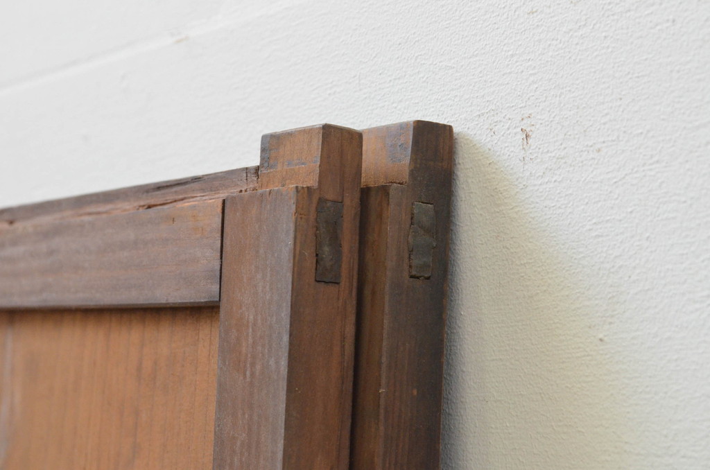 アンティーク建具　杉材　時代の流れを感じさせる板戸窓2枚セット(引き戸)(R-067844)