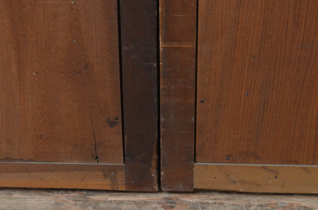 アンティーク建具　総欅(ケヤキ)材　濃い木色が落ち着いた雰囲気を醸し出す板戸窓2枚セット(引き戸)(R-067845)