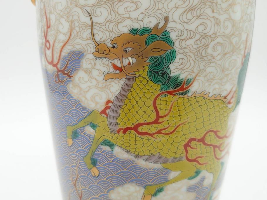 香蘭社謹製　染錦　金彩　雲麒麟龍鳳凰　耳付　迫力のある絵柄が存在感を放つ花瓶(花器、花入)(R-075643)