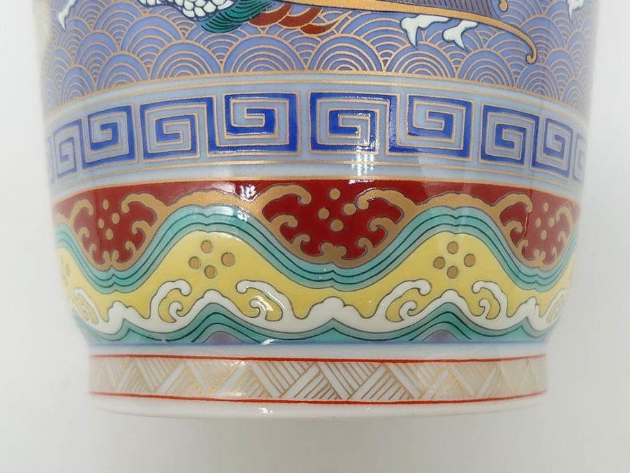 香蘭社謹製　染錦　金彩　雲麒麟龍鳳凰　耳付　迫力のある絵柄が存在感を放つ花瓶(花器、花入)(R-075643)