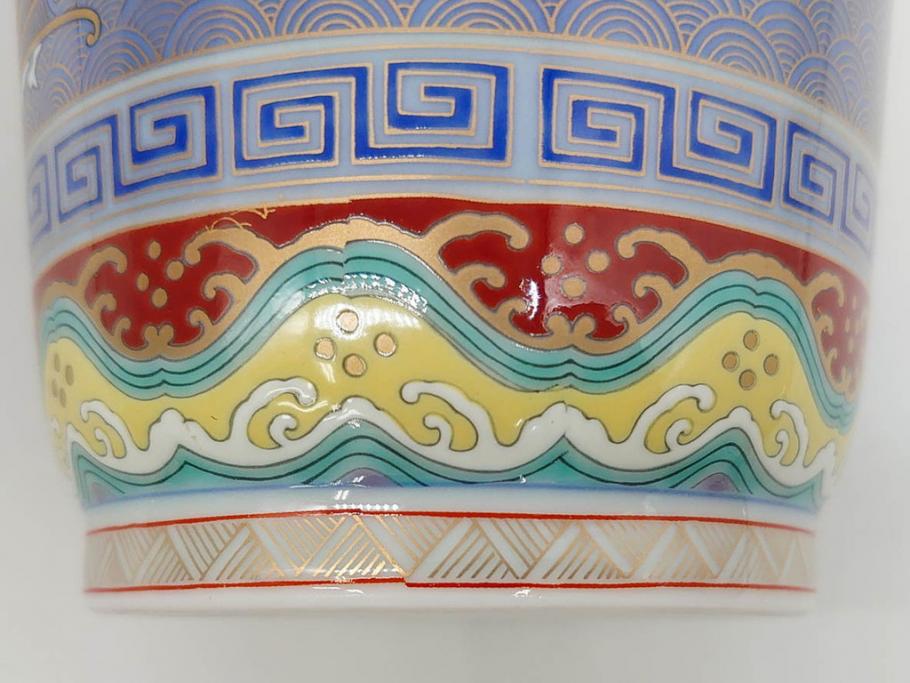 香蘭社謹製　染錦　金彩　雲麒麟龍鳳凰　耳付　迫力のある絵柄が存在感を放つ花瓶(花器、花入)(R-075643)