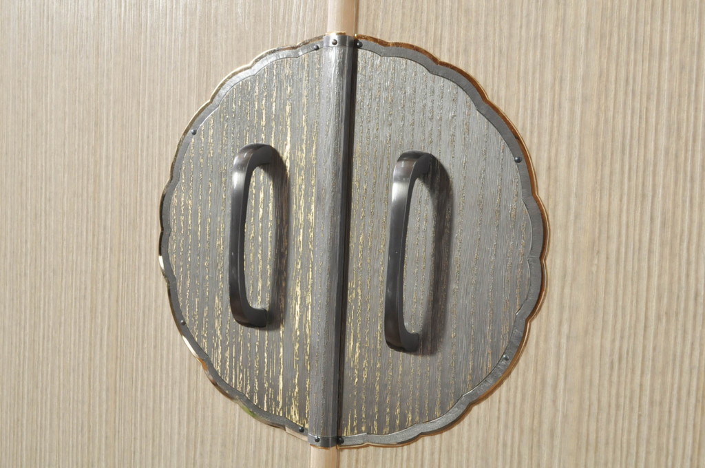 中古　美品　凛とした上品な佇まいが魅力的な加茂総桐箪笥(胴厚、総桐たんす、和タンス、収納箪笥、衣装箪笥、着物箪笥)(定価約240万円)(R-081725)