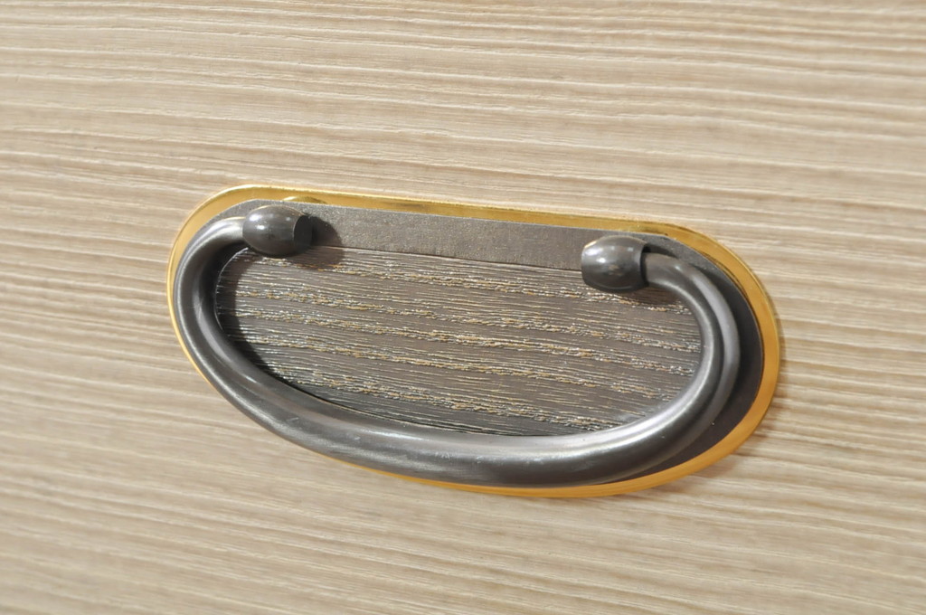 中古　美品　凛とした上品な佇まいが魅力的な加茂総桐箪笥(胴厚、総桐たんす、和タンス、収納箪笥、衣装箪笥、着物箪笥)(定価約240万円)(R-081725)