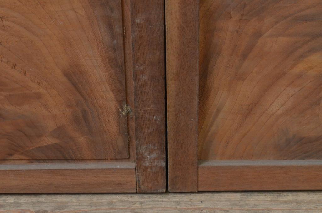 アンティーク建具　総欅(ケヤキ)材　温かみのある木目が味わい深い板戸窓2枚セット(引き戸)(R-067938)