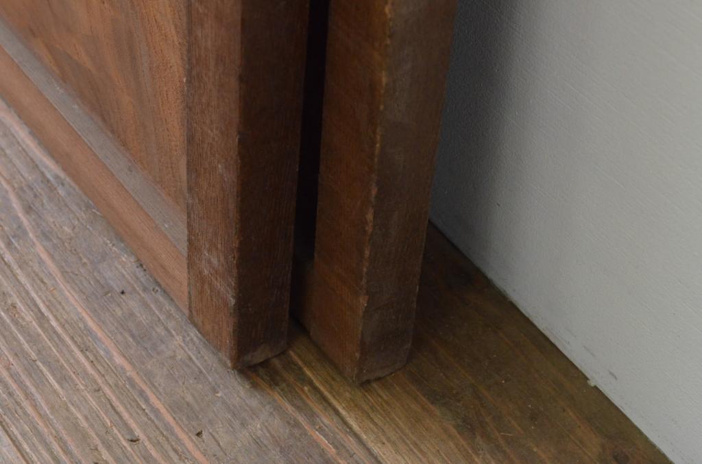アンティーク建具　総欅(ケヤキ)材　温かみのある木目が味わい深い板戸窓2枚セット(引き戸)(R-067938)