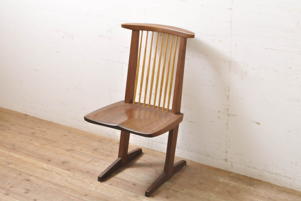 中古　ジョージナカシマ　桜製作所　コノイドチェア(CONOID CHAIR)　CN101　スタイリッシュな佇まいのサイドチェア(板座チェア、ダイニングチェア、椅子、イス)(R-068141)