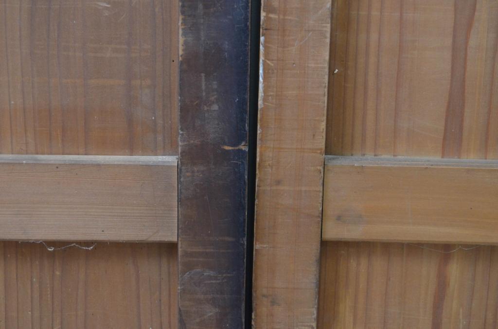 アンティーク建具　杉材のすすけた味わいが魅力の板戸窓2枚セット(引き戸)(R-067941)