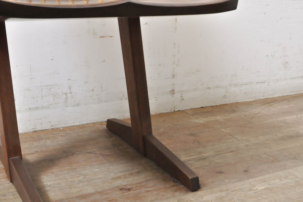 中古　ジョージナカシマ　桜製作所　コノイドチェア(CONOID CHAIR)　CN101　スタイリッシュな佇まいのサイドチェア(ジョージ・ナカシマ、板座チェア、ダイニングチェア、椅子、イス)(R-068141)