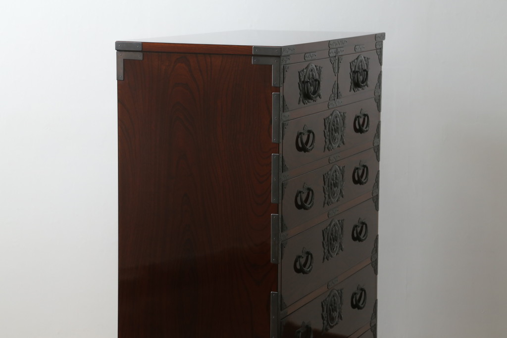 中古　美品!!　岩谷堂箪笥　別注　華塗り(木地呂塗り)　立派な手打ち金具が和の雰囲気を高める和箪笥(収納箪笥、衣装箪笥、引き出し、サイドチェスト)(定価約160万円)(R-075194)