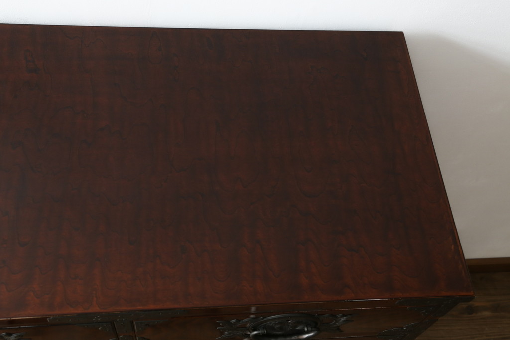 中古　美品!!　岩谷堂箪笥　別注　華塗り(木地呂塗り)　立派な手打ち金具が和の雰囲気を高める和箪笥(収納箪笥、衣装箪笥、引き出し、サイドチェスト)(定価約160万円)(R-075194)
