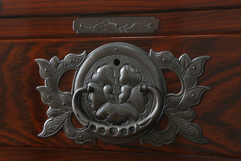 中古　美品!!　岩谷堂箪笥　別注　華塗り(木地呂塗り)　立派な手打ち金具が和の雰囲気を高める和箪笥(収納箪笥、衣装箪笥、引き出し、サイドチェスト)(定価約160万円)(R-075194)
