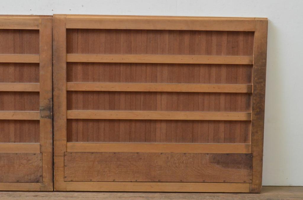 アンティーク建具　ヒノキ材と欅(ケヤキ)材の縦桟板戸窓2枚セット(引き戸、格子戸、鎧戸)(R-067945)