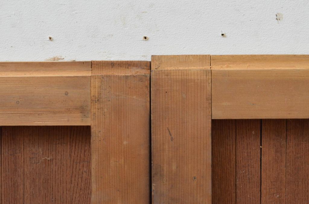 アンティーク建具　ヒノキ材と欅(ケヤキ)材の縦桟板戸窓2枚セット(引き戸、格子戸、鎧戸)(R-067945)
