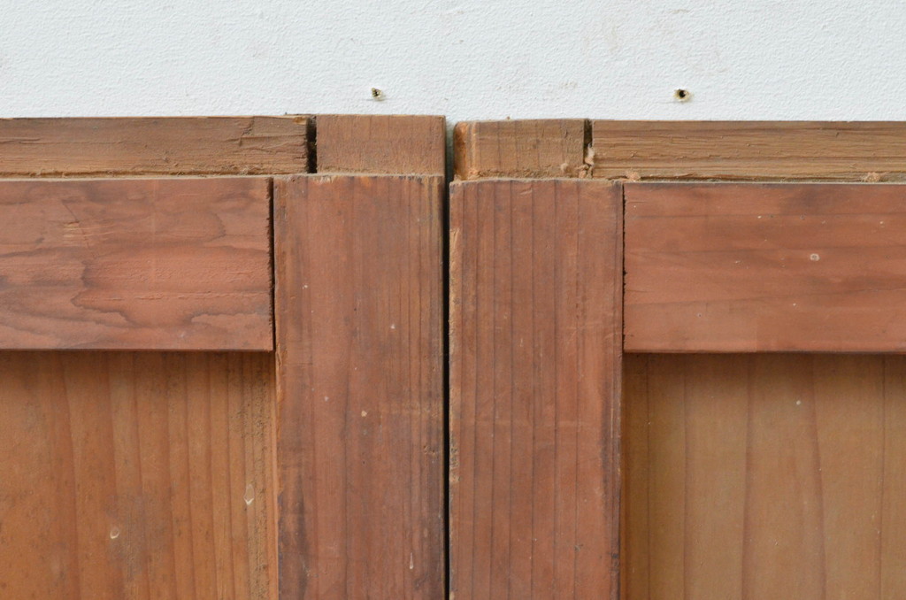 アンティーク建具　杉材　上品な和の雰囲気漂う板戸窓2枚セット(引き戸)(R-067858)