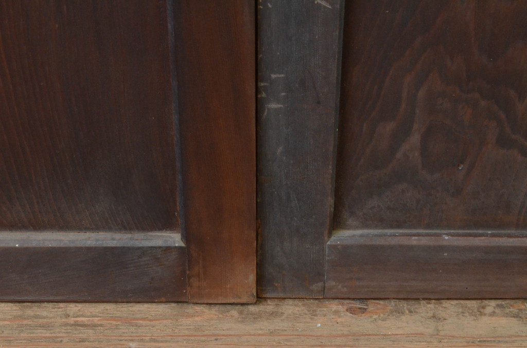 アンティーク建具　杉材　上品な色合いと杢目が目を惹く板戸窓2枚セット(引き戸)(R-067859)