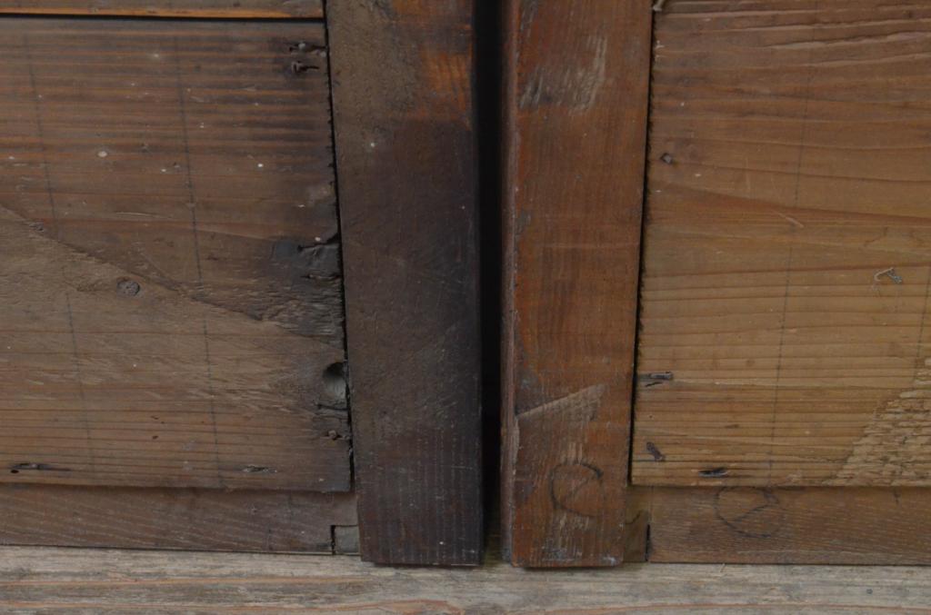 アンティーク建具　欅(ケヤキ)材枠　和の空間を演出する縦桟板戸窓2枚セット(引き戸、格子戸)(R-067952)