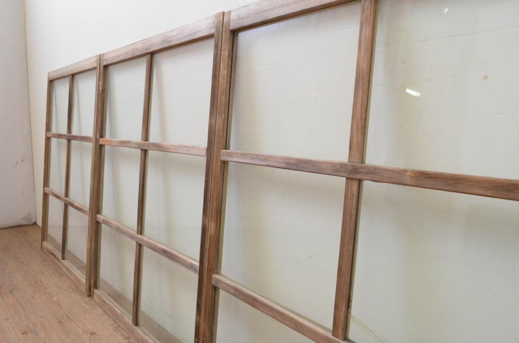 アンティーク建具　ペイント仕上げ限定　レトロな雰囲気漂うガラス窓3枚セット(引き戸、ガラス戸)(R-067955)