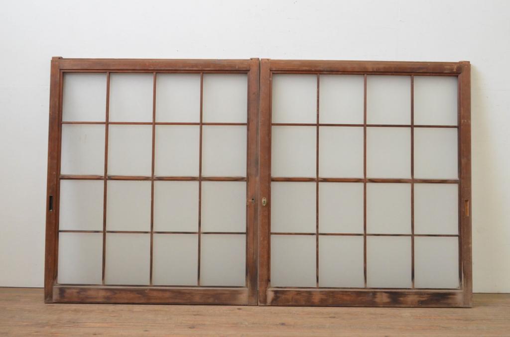 アンティーク建具　どこか懐かしい雰囲気を感じる升目(マス目)格子入りのガラス窓2枚セット(引き戸、ガラス戸)(R-067956)