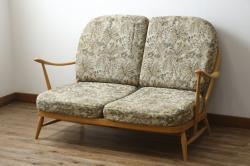 中古　美品!!　ERCOL(アーコール)　ボタニカル柄のファブリックが上品な2人掛けソファ(アームソファ、2Pソファ、二人掛け、英国、北欧)(R-082222)