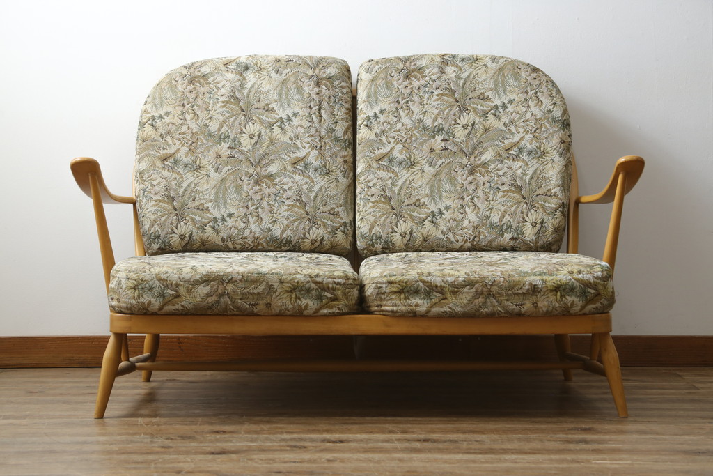 中古　美品!!　ERCOL(アーコール)　ボタニカル柄のファブリックが上品な2人掛けソファ(アームソファ、2Pソファ、二人掛け、英国、北欧)(R-082222)