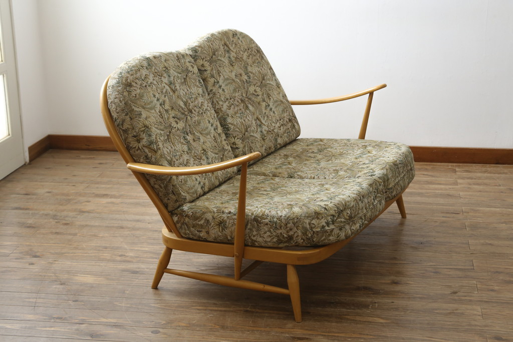 中古　美品!!　ERCOL(アーコール)　ボタニカル柄のファブリックが上品な2人掛けソファ(アームソファ、2Pソファ、二人掛け、英国、北欧)(R-082222)