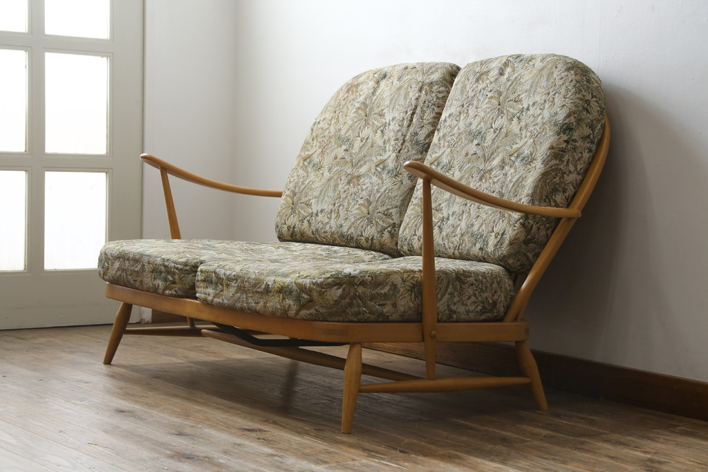 中古　美品!!　ERCOL(アーコール)　ボタニカル柄のファブリックが上品な2人掛けソファ(アームソファ、2Pソファ、二人掛け、英国、北欧)(R-082222)