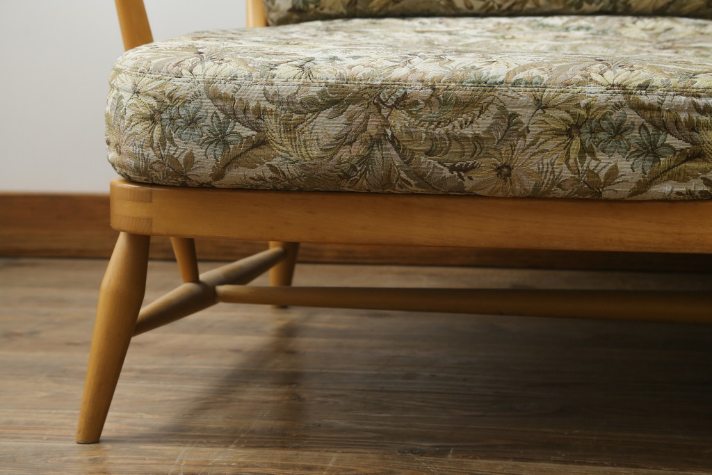 中古　美品!!　ERCOL(アーコール)　ボタニカル柄のファブリックが上品な2人掛けソファ(アームソファ、2Pソファ、二人掛け、英国、北欧)(R-082222)