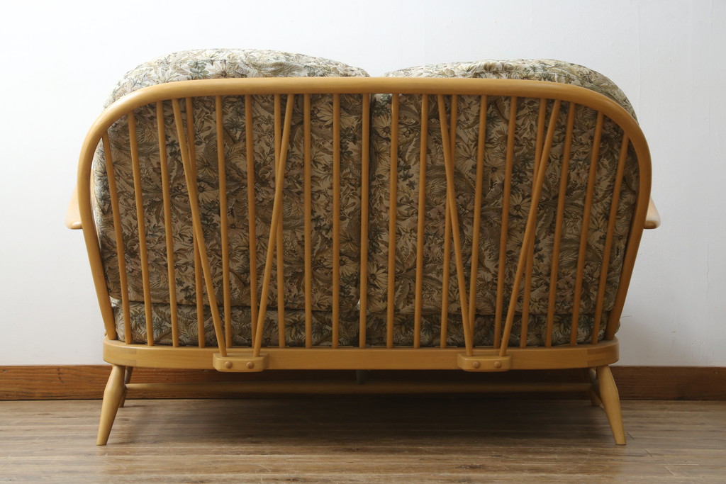 中古　美品!!　ERCOL(アーコール)　ボタニカル柄のファブリックが上品な2人掛けソファ(アームソファ、2Pソファ、二人掛け、英国、北欧)(R-082222)