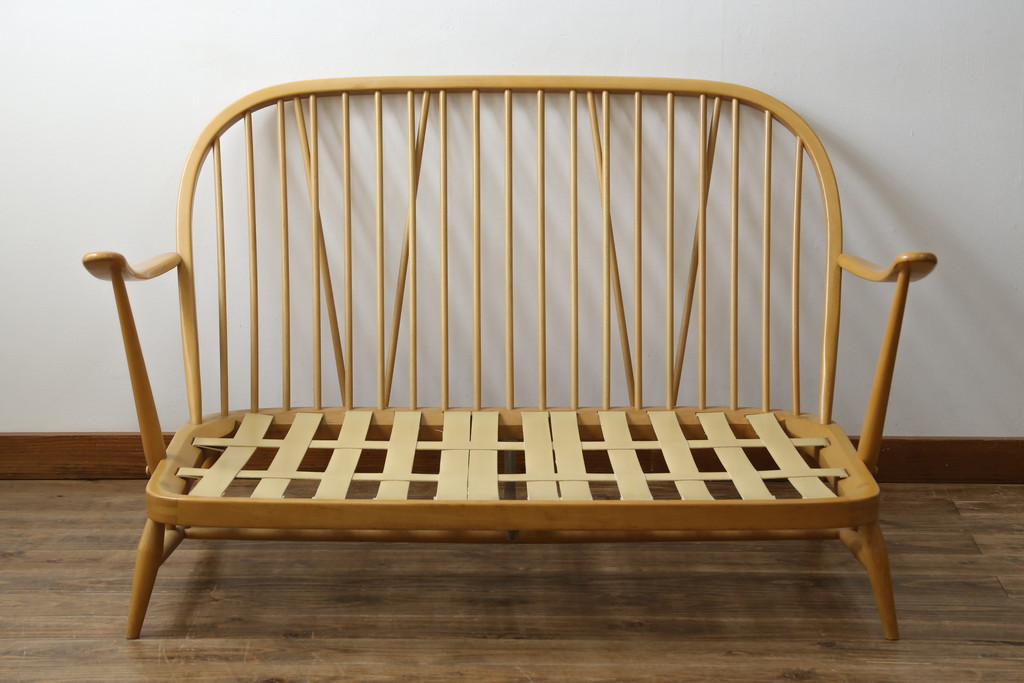 中古　美品!!　ERCOL(アーコール)　ボタニカル柄のファブリックが上品な2人掛けソファ(アームソファ、2Pソファ、二人掛け、英国、北欧)(R-082222)