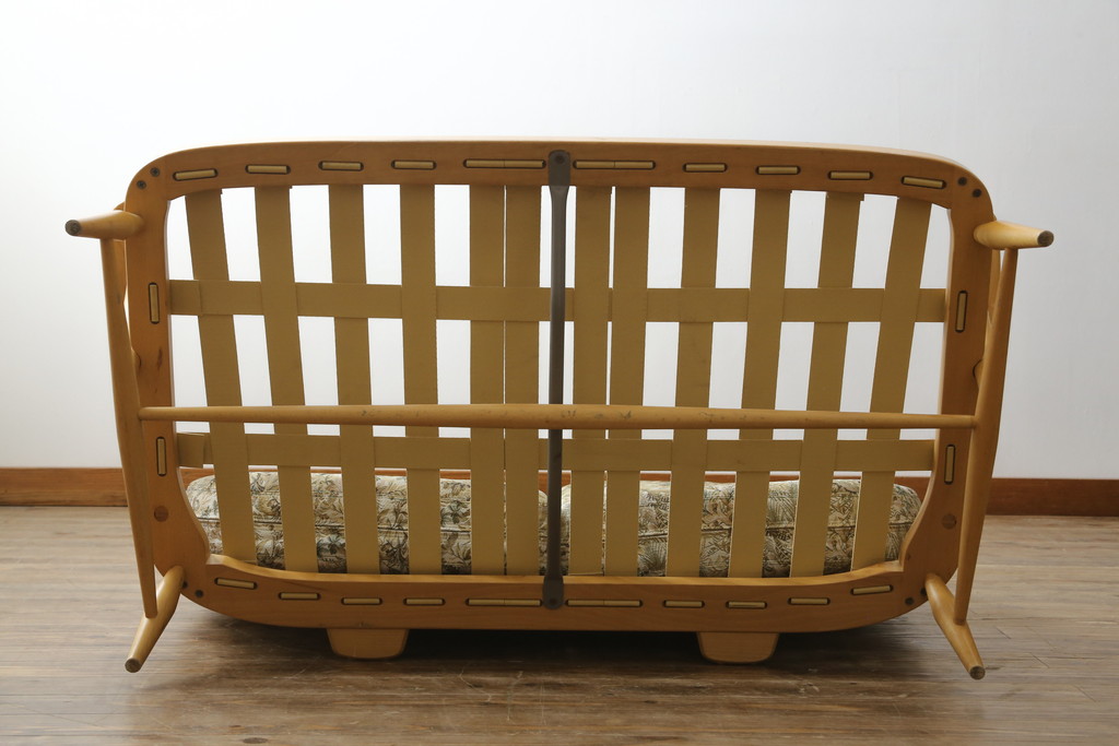 中古　美品!!　ERCOL(アーコール)　ボタニカル柄のファブリックが上品な2人掛けソファ(アームソファ、2Pソファ、二人掛け、英国、北欧)(R-082222)