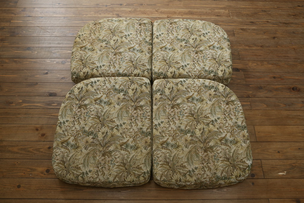 中古　美品!!　ERCOL(アーコール)　ボタニカル柄のファブリックが上品な2人掛けソファ(アームソファ、2Pソファ、二人掛け、英国、北欧)(R-082222)
