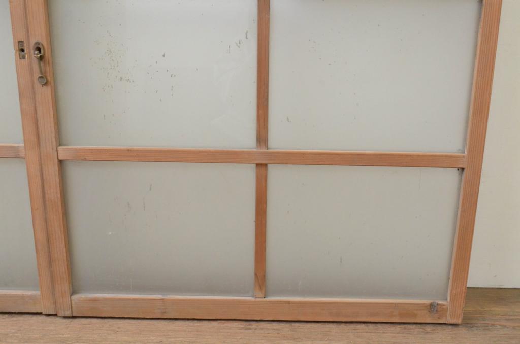 アンティーク建具　経年を感じさせる木味が魅力のガラス窓2枚セット(引き戸、ガラス戸)(R-067960)