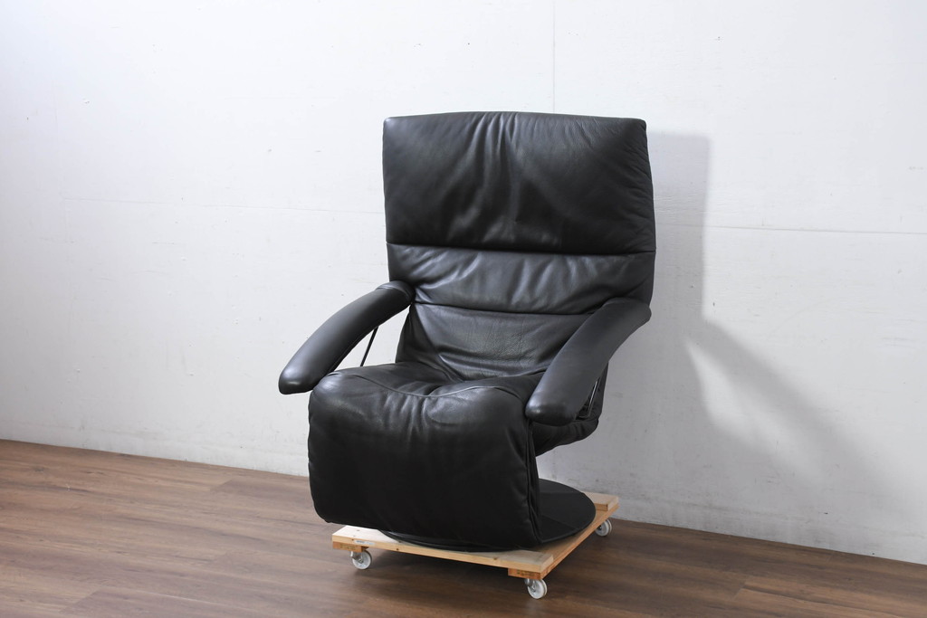 中古　美品　希少モデル!!　maruni(マルニ木工)　本革(レザー)　贅沢なくつろぎのひとときにおすすめのリクライニングパーソナルチェア(1Pソファ、1人掛けソファ、一人掛けソファ、アームチェア、イージーチェア)(定価約18万円)(R-081816)