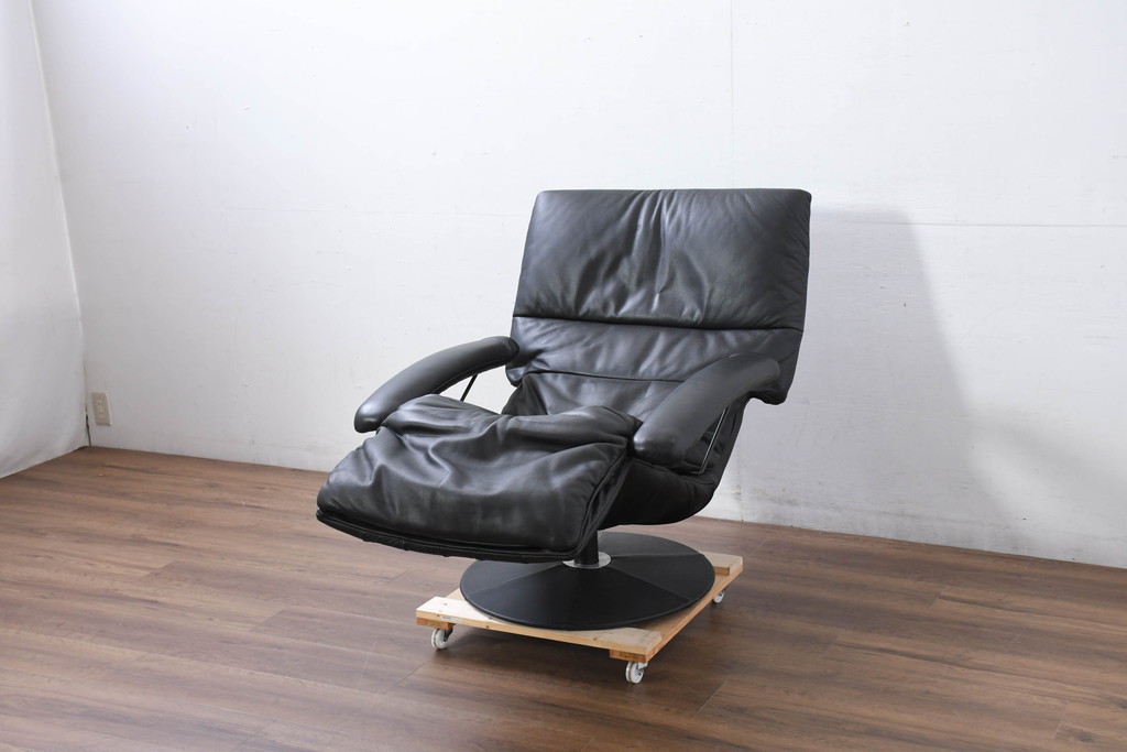中古　美品　希少モデル!!　maruni(マルニ木工)　本革(レザー)　贅沢なくつろぎのひとときにおすすめのリクライニングパーソナルチェア(1Pソファ、1人掛けソファ、一人掛けソファ、アームチェア、イージーチェア)(定価約18万円)(R-081816)