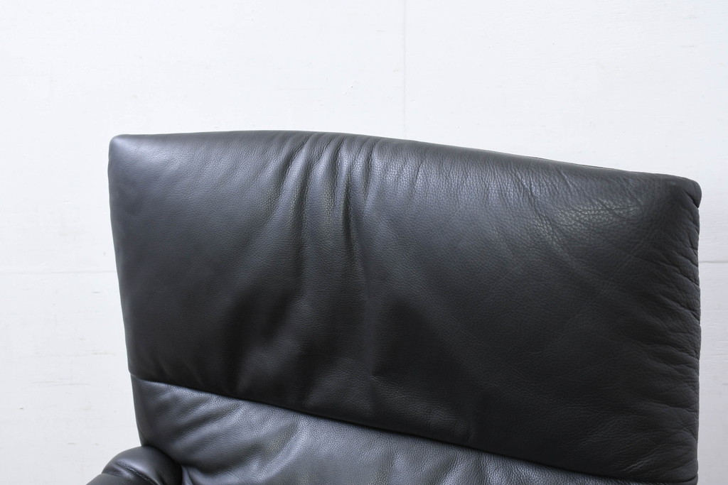 中古　美品　希少モデル!!　maruni(マルニ木工)　本革(レザー)　贅沢なくつろぎのひとときにおすすめのリクライニングパーソナルチェア(1Pソファ、1人掛けソファ、一人掛けソファ、アームチェア、イージーチェア)(定価約18万円)(R-081816)