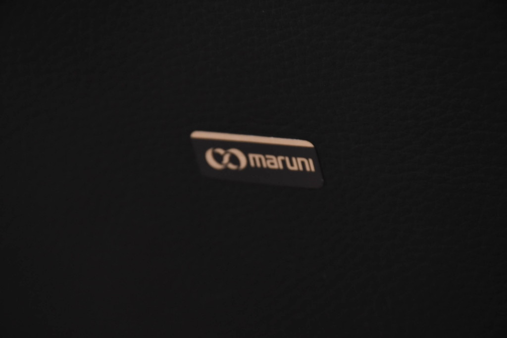 中古　美品　希少モデル!!　maruni(マルニ木工)　本革(レザー)　贅沢なくつろぎのひとときにおすすめのリクライニングパーソナルチェア(1Pソファ、1人掛けソファ、一人掛けソファ、アームチェア、イージーチェア)(定価約18万円)(R-081816)