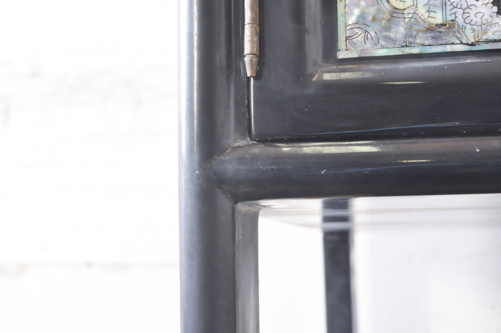 アジアンビンテージ　韓国製　螺鈿(ラデン)　華やかな意匠が存在感溢れる飾り棚(収納棚、戸棚、キャビネット、ヴィンテージ)(R-073930)
