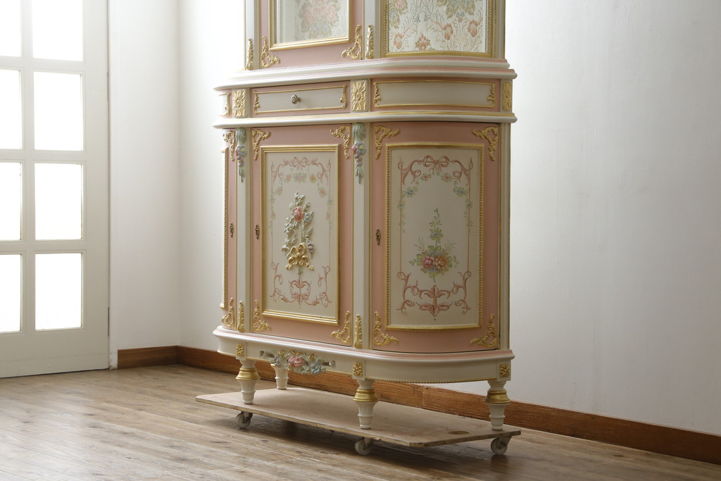 中古　美品　イタリア高級家具　ロココ調　Fratelli Origgi(フラテッリ・オリッジ)　圧迫感を抑えたRガラスの優しいデザインが魅力的なキャビネット(旧Mario Colciago&Figli(マリオ・コルチャゴ)、キュリオケース、ガラスケース、ショーケース、飾り棚、Rガラス、曲げガラス)(定価約200万円)(R-081616)