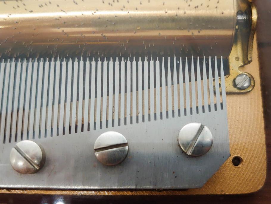 スイス製　リュージュ社　REUGE MUSIC　50弁　シンプルながらも上品な雰囲気漂うオルゴール(A.Beul、After the Rain Sunshine、Swiss Yodel、Song of Weggis)(R-075656)