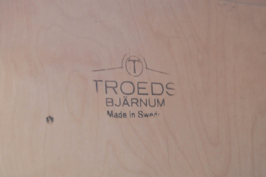 北欧ビンテージ　スウェーデン　Troeds Bjarnum(トロエッツビャーナム)社　Nils Jonsson(ニールス・ヨンソン)デザイン　チーク材　洗練された佇まいのサイドボード(リビングボード、収納棚、戸棚、キャビネット、ヴィンテージ)(R-073931)