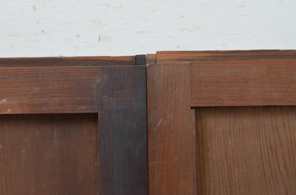 アンティーク建具　和の趣溢れる欅(ケヤキ)枠と杉板の板戸窓2枚セット(引き戸)(R-067962)
