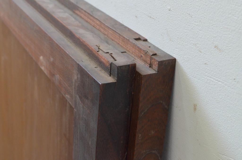 アンティーク建具　和の趣溢れる欅(ケヤキ)枠と杉板の板戸窓2枚セット(引き戸)(R-067962)